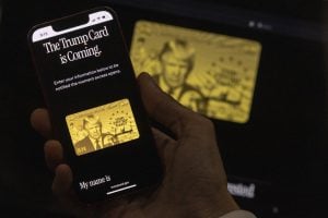 Trump apresenta site para obtenção de vistos de residência nos EUA por US$ 5 milhões
