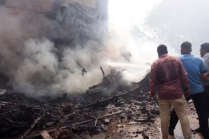 Polícia da Índia confirma 290 mortes após queda de avião