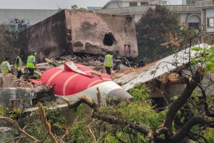 Caixa-preta de avião que caiu na Índia é encontrada