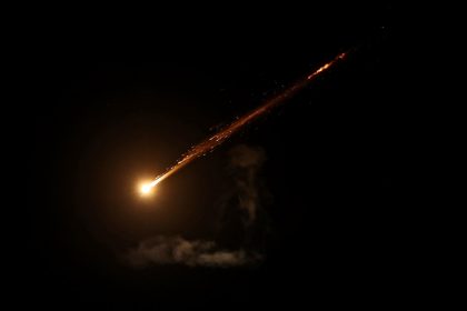 Irã lança mísseis contra Israel em resposta aos ataques contra instalações nucleares