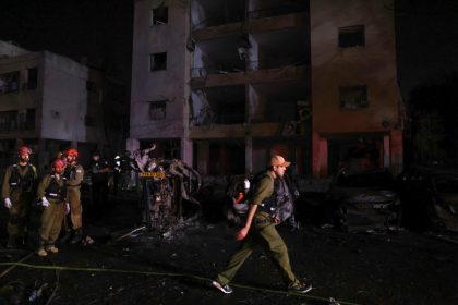 Em 3º dia de conflito, mortos chegam a 128 no Irã e a 14 em Israel