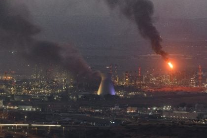 Irã promete novos ataques após bombardeio israelense contra emissora estatal em Teerã