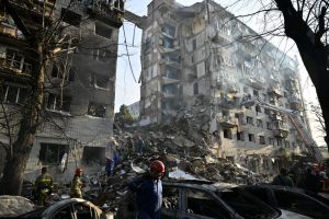 Ataques russos deixam pelo menos 16 mortos em Kiev