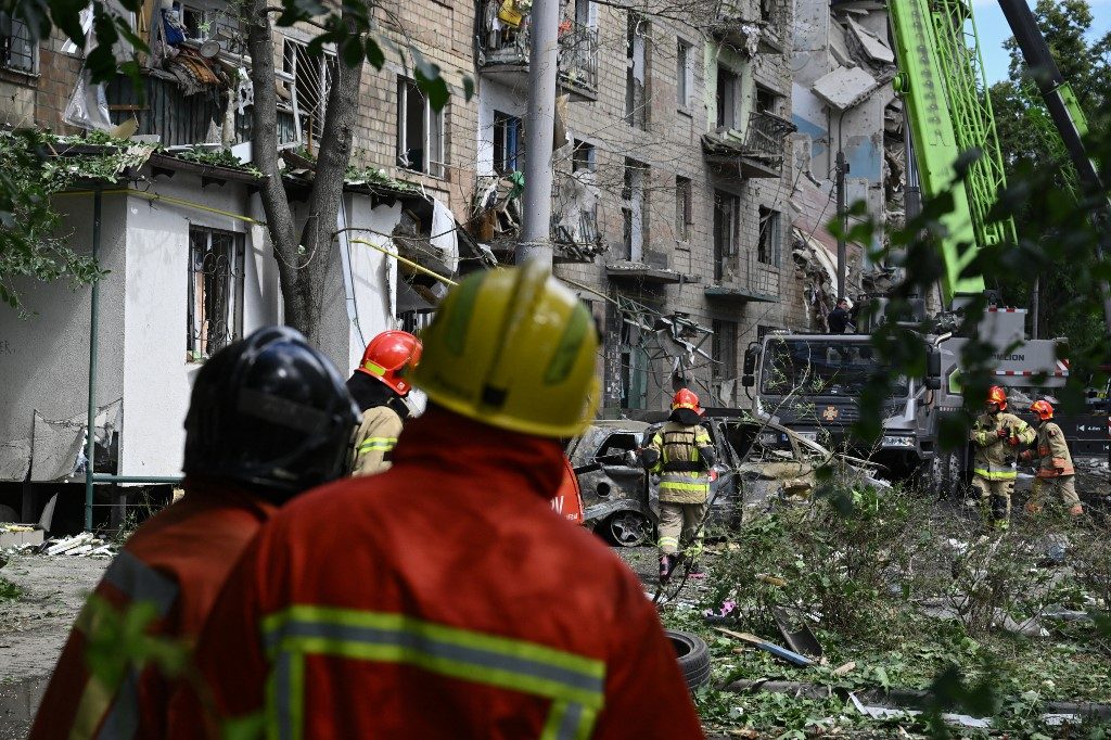 Bombardeios russos deixam oito mortos em Kiev