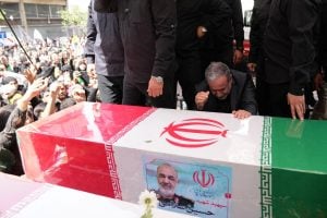 Irã dá adeus com honras de Estado a militares e cientistas mortos na guerra com Israel