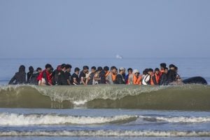 França condena nove homens por naufrágio de migrantes em 2022
