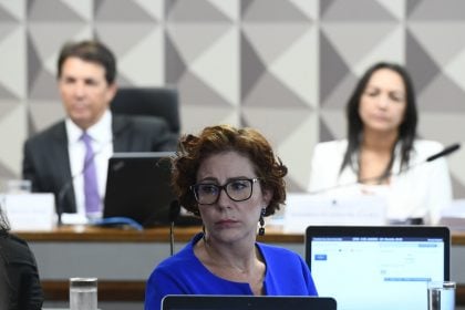 Zambelli descumpre regimento e não avisa Câmara sobre ‘viagem’ internacional