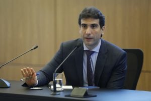 Em ata, Copom indica que Selic deve se manter alta por 'período bastante prolongado'