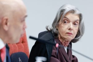 Cármen Lúcia acompanha Moraes e vota para condenar ré do 8 de Janeiro que celebrou depredação do STF