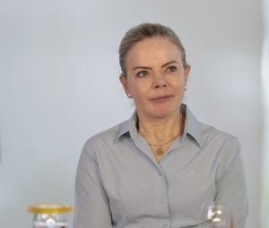 'Incompreensível', diz Gleisi sobre a decisão do Copom de elevar a Selic a 15%