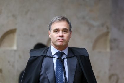 Mendonça abre divergência e vota contra a remoção de perfis nas redes sociais