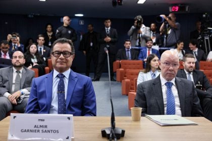Ex-chefe da Marinha pede a Moraes documento sobre desfile de blindados