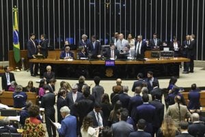 A crise brasileira diante de um Parlamento anão