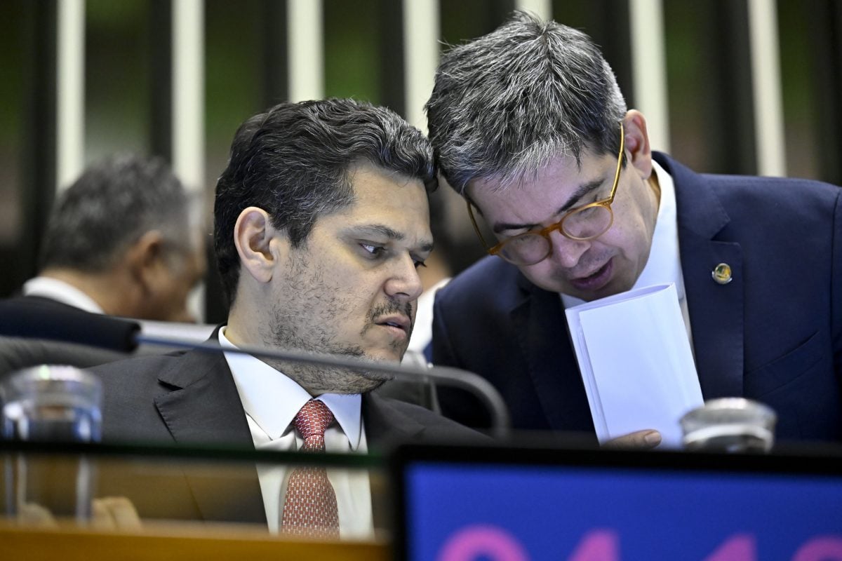 Randolfe: governo prepara MP para evitar aumento na conta de energia