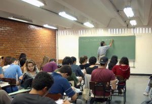 Inscrições para concorrer às bolsas do Prouni começam nesta segunda