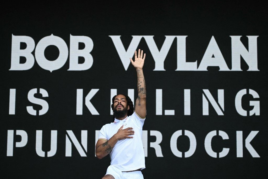 Governo britânico condena declarações de dupla de rap contra Israel em Glastonbury