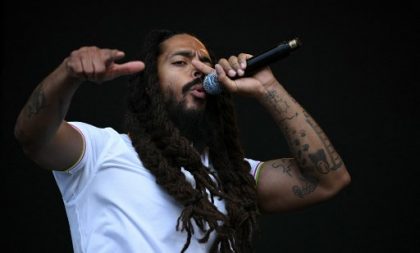 Polícia britânica investiga rappers por comentários contra Israel em Glastonbury