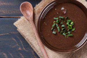 8 receitas de caldos e cremes leves para a festa junina