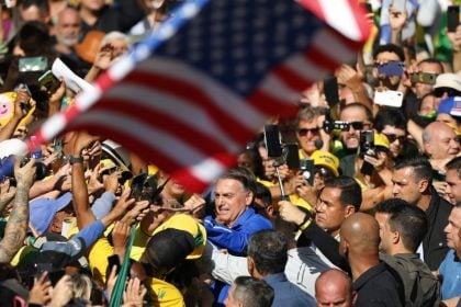 Ato de Bolsonaro em São Paulo tem bandeiras de EUA e Israel e cópia do slogan de Trump