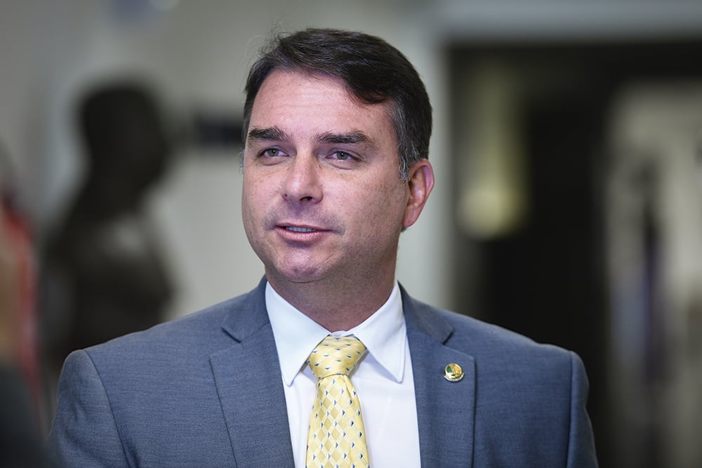 PL aciona o TSE contra a divulgação de documentário sobre Flávio Bolsonaro