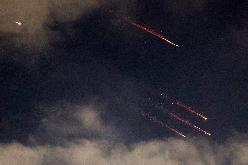 Irã dispara mísseis contra Israel em resposta aos ataques contra instalações nucleares