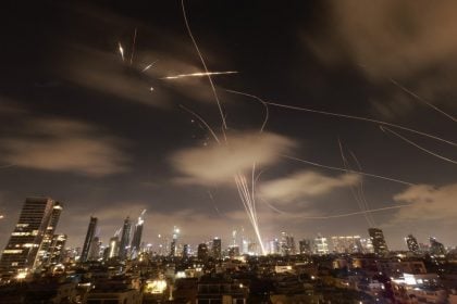 Irã diz ter lançado míssil hipersônico contra Israel