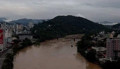 O lucro em detrimento da vida: a crise urbana e climática no Vale do Itajaí (ou Vale Europeu?)