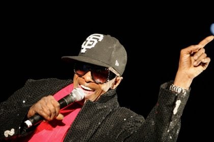 Pioneiro do funk Sly Stone morre aos 82 anos