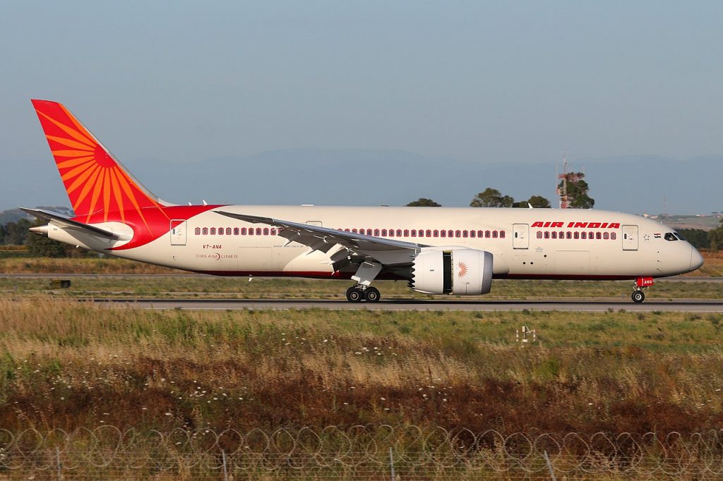 Novo Boeing 787-8 Dreamliner da Air India registra problemas na decolagem e retorna a aeroporto