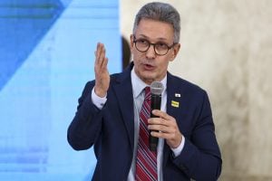 Zema quer o Alvorada, mas não consegue consertar o elevador