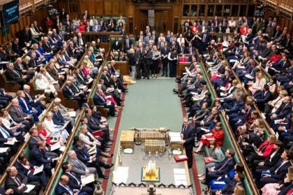 Deputados britânicos descriminalizam aborto fora do prazo legal