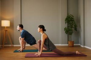 Conheça os benefícios da prática de yoga às cegas