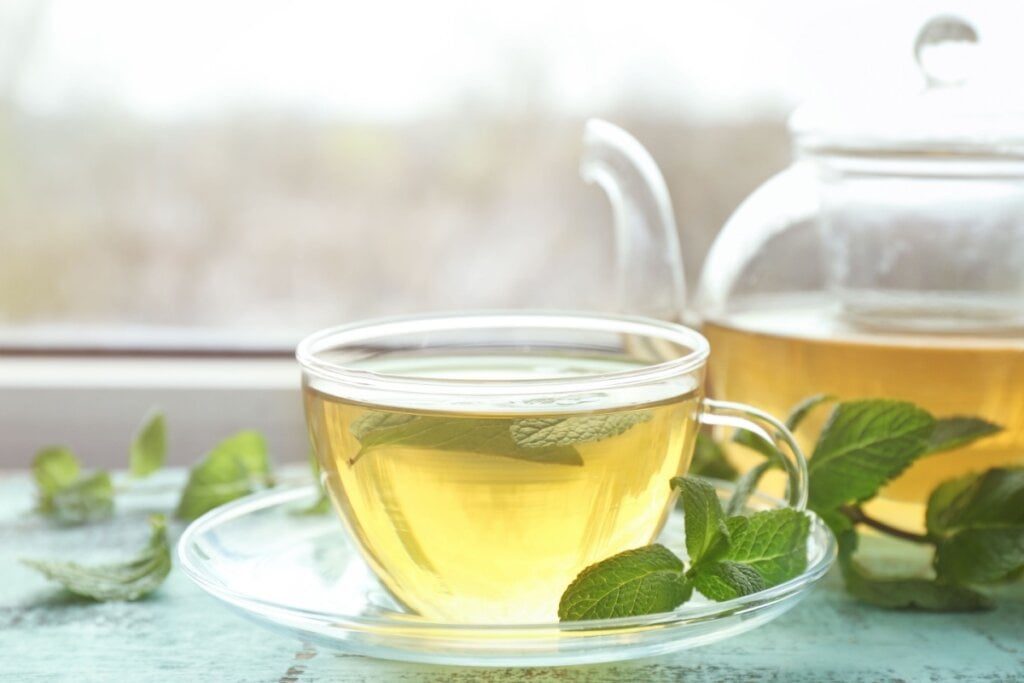 5 chás relaxantes para melhor a qualidade do sono