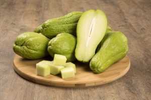 7 benefícios do chuchu para a saúde e como incluí-lo na dieta