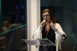 É cedo para avaliar impacto de guerras no Oriente Médio, diz presidenta da Petrobras