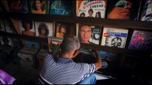 Curtas expõem relações sociais e afetivas construídas a partir do disco de vinil