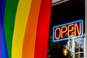 Empreendedores LGBTQIAPN+ ampliam presença e diversidade nos negócios brasileiros