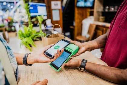 EUA miram Pix enquanto Sebrae aponta que sistema sustenta receita dos pequenos negócios