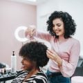 De salões de beleza a entregas: serviços são a porta de entrada para o empreendedorismo no Brasil