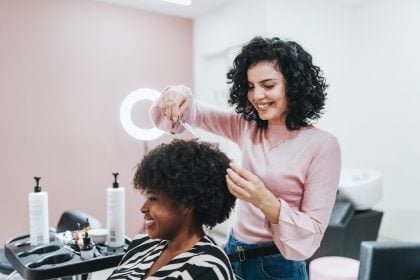 Beleza movimentará mais de R$ 5 trilhões até 2030 e impulsiona redes de serviços express
