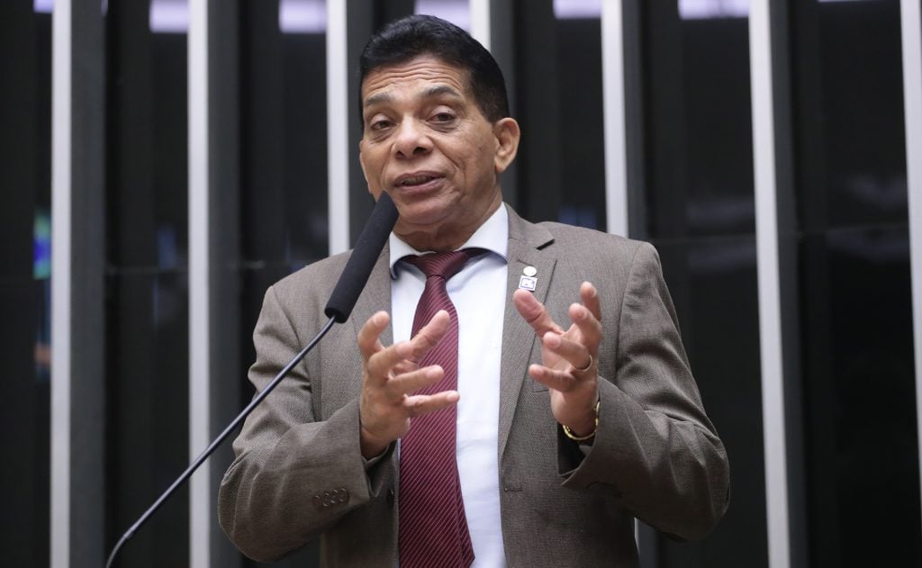 Deputado do PL quer criar ‘Lei da Liberdade Humorística’ após condenação de Léo Lins