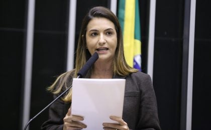 Deputada bolsonarista apresenta projeto para derrubar decreto de Lula sobre alimentação saudável nas escolas