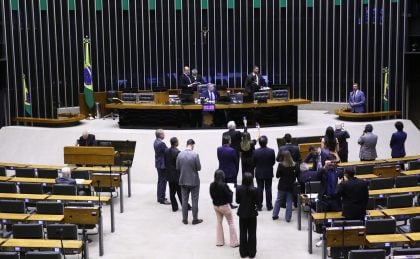Câmara acelera tramitação de projeto que amplia licença-paternidade de 5 para 15 dias