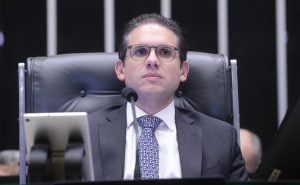 O que Hugo Motta omitiu em seu vídeo para defender o 'tratoraço' sobre o IOF