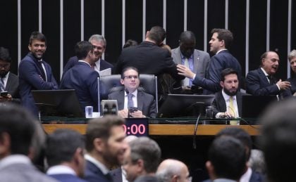 Câmara aprova urgência para derrubar decreto do IOF e envia recado ao governo Lula