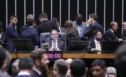 Após cobrança por cortes, Motta pauta urgência de projeto que reduz incentivos fiscais
