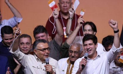 Em discurso como presidente do PSB, João Campos reforça apoio a Lula em 2026
