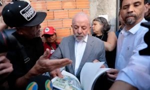 Favela do Moinho: Lula assina plano de moradia e critica Tarcísio por tentar 'enxotar' pessoas