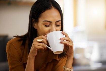5 benefícios do chá de gengibre para a saúde e como preparar
