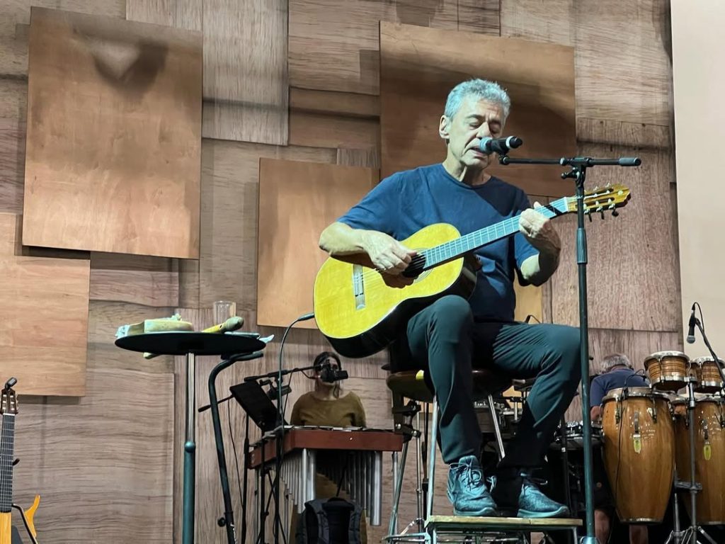 Entenda a hidrocefalia normobárica, causa da cirurgia de Chico Buarque